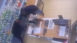 Gaziantepte 1 kişinin ayaklarından vurulduğu silahlı saldırı kamerada
