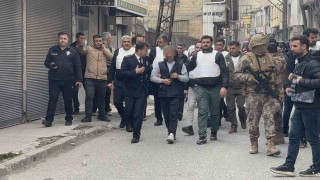 Gaziantepte hareketli dakikalar: 5 kişiyi rehin aldı, polise ateş açtı, yakalandı