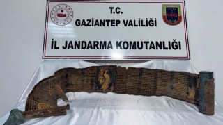 Gaziantep’te Piton Derili Kitap Ele Geçirildi