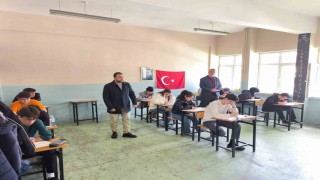 Gençler bilgileriyle umre için yarıştı