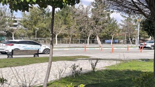 Gercüşte bulvar işgali: Kaldırılmayan eğitim dubaları trafiği esir aldı