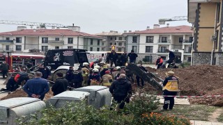 Göçük altında kalan işçi için ekipler seferber oldu