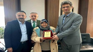 Gurbetçi anne ve oğlundan memleketine sağlık desteği