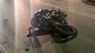 Hafif ticari araçla çarpışan motosiklet sürücüsü hayatını kaybetti