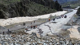 Hakkari-Van yolu trafiğe açıldı