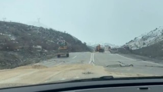 Hakkari-Van yolunda çökme: Ulaşım kontrollü sağlanıyor