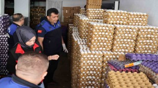 Haliliyede sağlıksız depoya baskın: 5 bin koli yumurta imha edildi