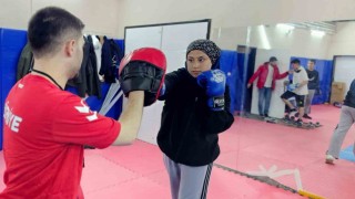 Hasköyde boks yapan tek kızın en büyük destekçisi babası oldu