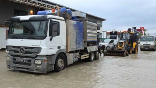 Hatay Büyükşehir Belediyesi ekipleri, 110 noktaya müdahale ederek 32 vatandaşı kurtardı
