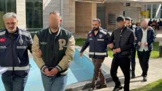 Hesap fazla geldi diye barı kurşunladılar, gündüz özür dileyip polise teslim oldular