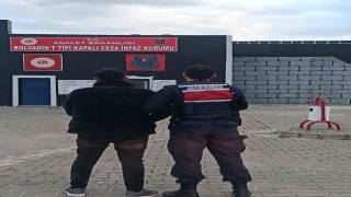 Hırsızlık suçundan aranan şahsı jandarma yakaladı