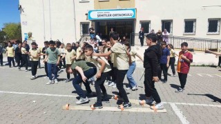 Hisarcık Şehitler Ortaokulunda çocuk oyunları şenliği