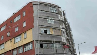Iğdırda binadaki dış cephe çalışmasında güvenlik ihmali