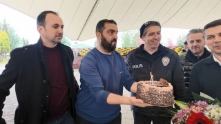 İhbara giden polislere pastalı sürpriz