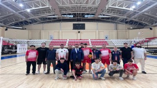 İl Müdürü İlhan çocuklarla voleybol oynadı