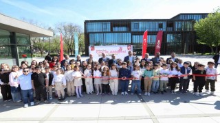 İnegölde 23 Nisana özel minik sanatçılar sergisi açıldı