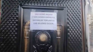 İnegölde roller değişti: Erkekler evde, kadınlar kahvede