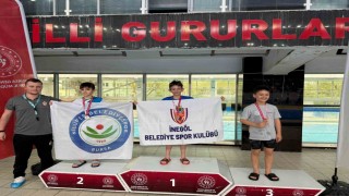 İnegöllü minik yüzücülerden 18 madalyalık gurur