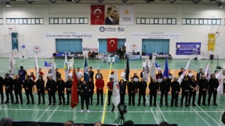 İnönü Üniversitesinin ev sahipliğinde badminton müsabakaları başladı