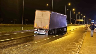 İpsalada tır, otomobil ve kamyonet ile çarpıştı: 1 yaralı