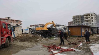 İşçilerin kaldığı 2 katlı yatakhane alevlere teslim oldu