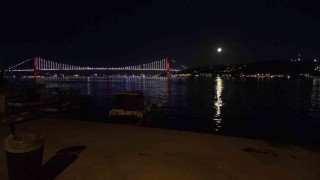 İstanbul Boğazında yakamoz manzarası