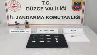 İstanbuldan aldığı uyuşturucu maddeleri Düzcede satacağı öğrenilen şahıs yakalandı