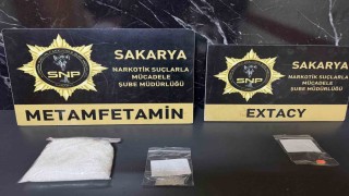 İstanbuldan Sakaryaya uyuşturucu getiren 3 şüpheli tutuklandı