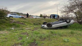 İzinsiz aldığı otomobille kaza yaptılar: 2 yaralı