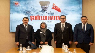 İzmir Adliyesinde şehit yakınları unutulmadı