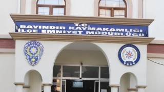 İzmirde operasyona giden 3 polis bıçaklandı
