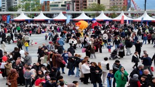 İzmitte 23 Nisana uluslararası ilgi: Çocuklar bayram coşkusunu birlikte yaşıyor