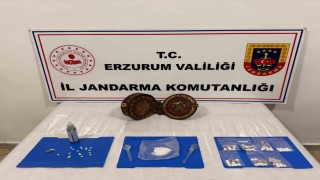 Jandarma Erzurumda ceylan derisi üzerine yazılmış altın işlemeli Tevrat yakaladı