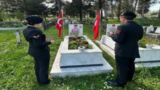 Jandarma şehit Demiri kabri başında andı