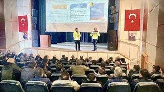 Jandarma trafik ekipleri rehberlik ve bilgilendirme çalışmalarını sürdürüyor