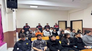 Jandarmadan öğretmen ve öğrencilere güvenli internet eğitimi