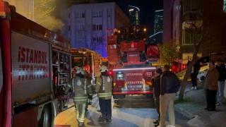 Kağıthanede 5 katlı iş hanında yangın