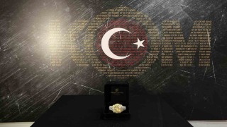 Kapalıçarşıda satılmaya çalışılan 80 karatlık kaçak elmas sergilendi