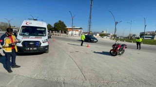 Karamanda motosiklet kazası kamerada: 1 yaralı