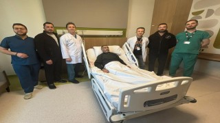 Karnında 8 kiloluk böbrekle yaşayan hasta, 30 dakikalık ameliyatla sağlığına kavuştu