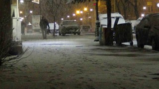 Karsta bahar yerini kışa bıraktı: Kar yağışı kenti beyaza bürüdü