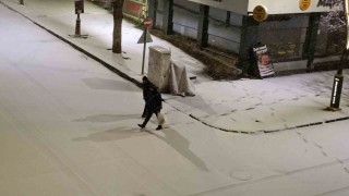 Karsta Nisan sürprizi: Şehir merkezi 5 dakikada beyaza büründü