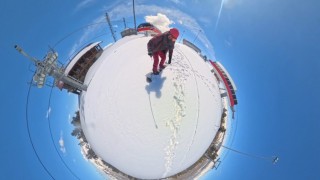 Karsta nisanda kar macerası: Zirveye yürüyüp bahar ortasında snowboard yaptılar