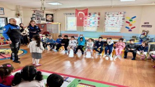 Karsta polis öğrencilerle buluştu