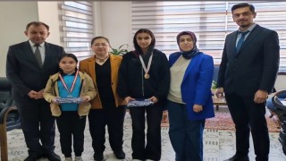 Kaymakam Doğru, başarılı öğrencileri makamında ağırladı