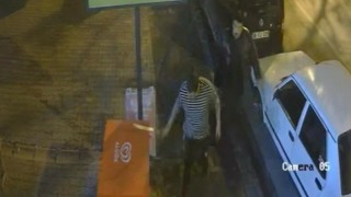 Kayseride 2 kişinin yaralandığı bıçaklı kavga kamerada