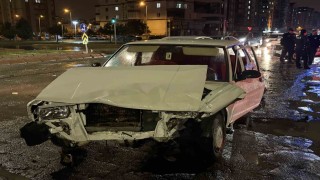 Kayseride iki otomobil çarpıştı: Tofaş kağıt gibi ezildi