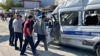 Kayseride işçi servisi ile kamyon çarpıştı: 8 yaralı