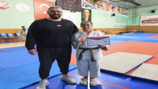 Kayserili sporcular Aksaraydan 2 madalya ile döndü