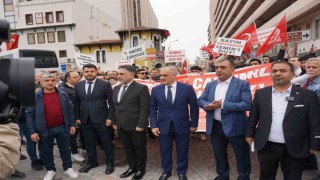 Kemeraltı esnafı, otopark sorununa çözüm için kepenk kapatıp yürüyüş düzenledi